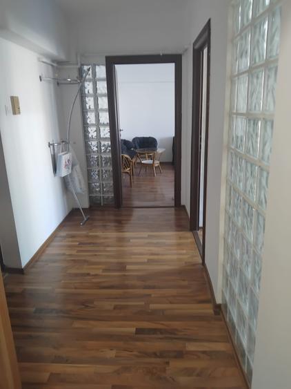 Apartament cu 2 camere decomandat în Trocadero