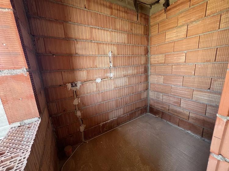 Casă cu 5 camere cu Teren 300 Mp în Ghiroda
