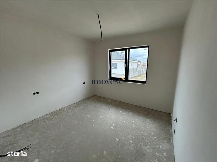 Casă cu 4 camere cu Teren 350 Mp în Odoreu