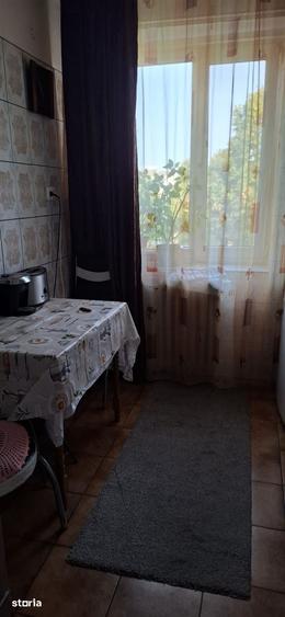 Apartament cu 2 camere semidecomandat în Craiovei