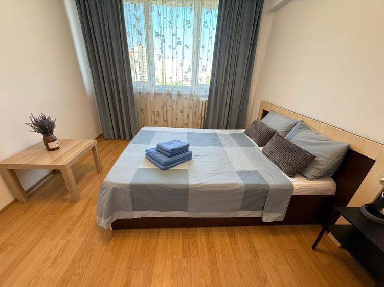 Apartament cu 3 camere semidecomandat, mobilat în Iancului