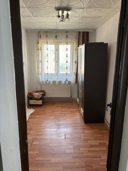 Apartament cu 3 camere semidecomandat în Central — fotografia 3