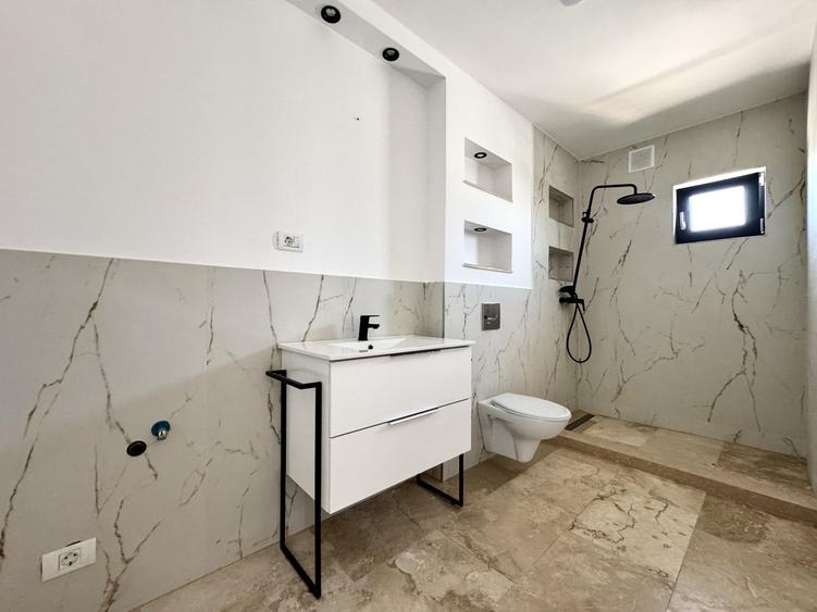 Duplex cu 5 camere cu Canalizare în Clinceni
