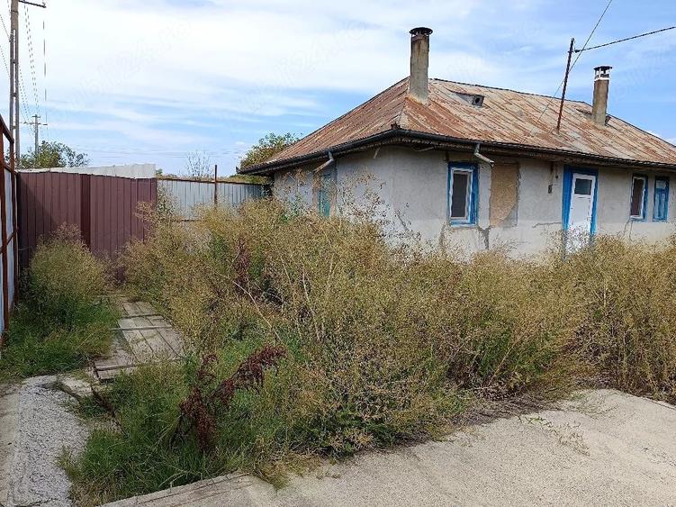 Casă cu 2 camere cu Teren 1400 Mp în Ivănești