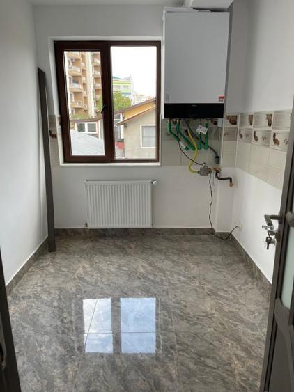 Casă cu 5 camere cu Teren 300 Mp în Mihai Bravu