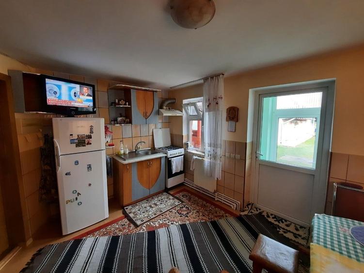 Casă cu 4 camere cu Garaj în Alexandru cel Bun