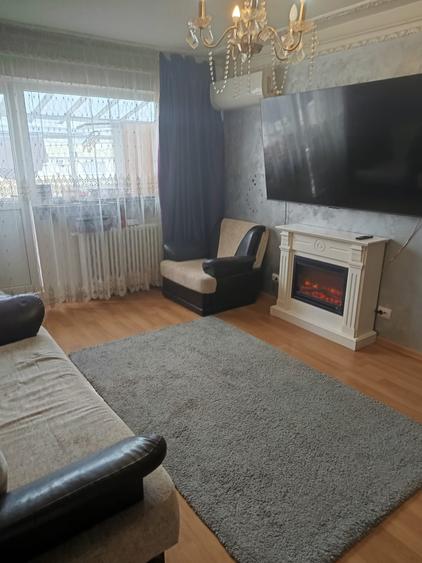 Apartament cu 3 camere semidecomandat, mobilat în Iancului