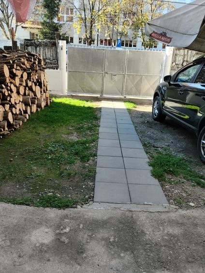 Casă individuală cu 19 camere cu Teren 530 Mp în Central
