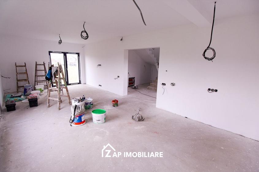 Casă individuală cu 5 camere cu Canalizare în Corunca