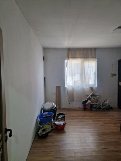 Casă cu 4 camere în Exterior Vest