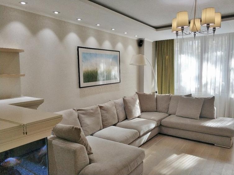 Apartament cu 3 camere decomandat, mobilat în Central