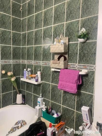 Apartament cu 3 camere semidecomandat, mobilat în Central