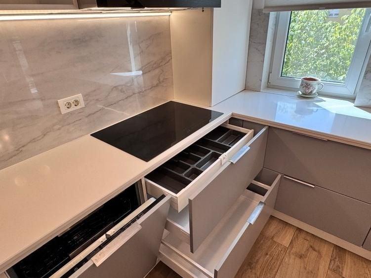 Apartament cu 2 camere semidecomandat, mobilat în Girocului