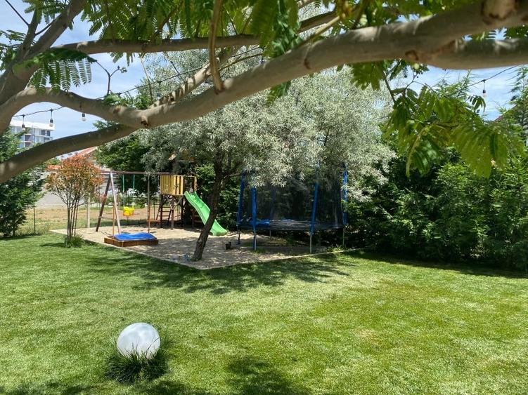 Apartament cu 2 camere decomandat, mobilat în Central