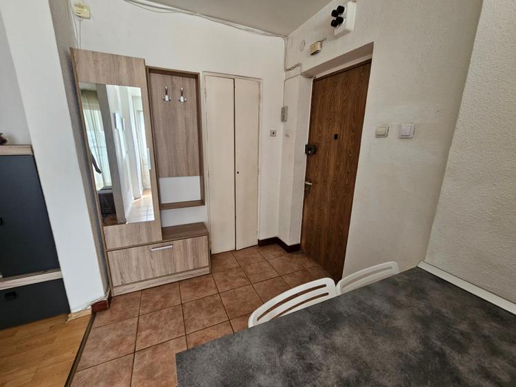 Apartament cu 2 camere semidecomandat, mobilat în Unirii