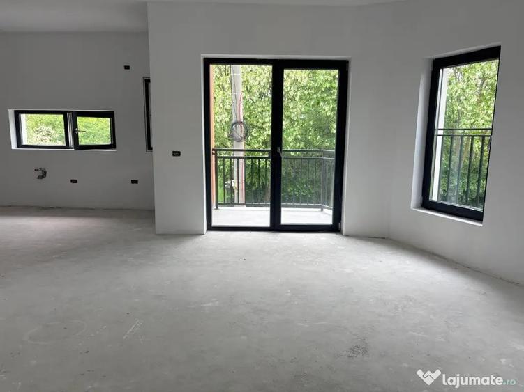 Apartament cu 2 camere semidecomandat în Griviței