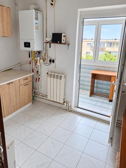 Apartament cu 3 camere decomandat, mobilat în Tomis III