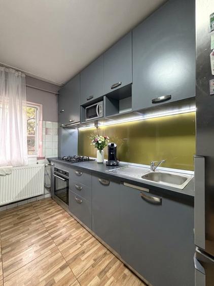 Apartament cu 2 camere semidecomandat, mobilat în Soarelui