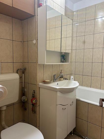 Garsonieră decomandată în Titan