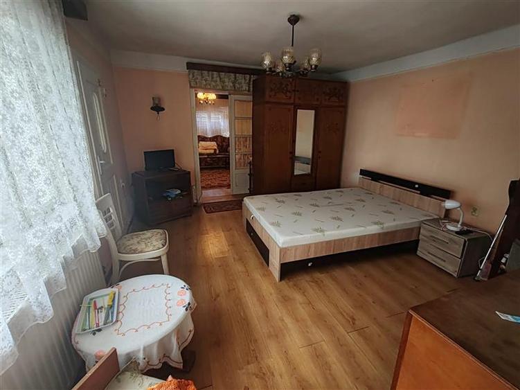 Casă individuală cu 4 camere cu Teren 622 Mp în Est