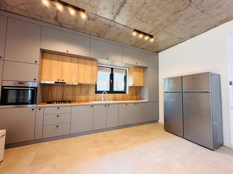 Duplex cu 5 camere cu Canalizare în Corbeanca