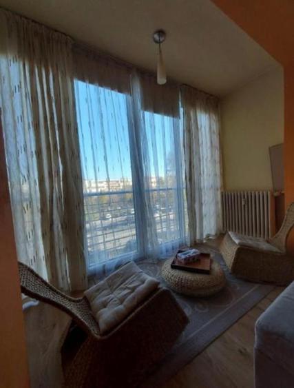 Apartament cu 2 camere decomandat în Boema