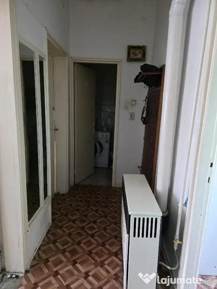 Apartament cu 2 camere decomandat în Tractorul
