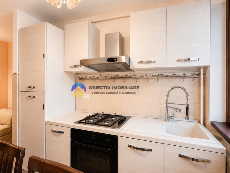 Apartament cu 3 camere semidecomandat, mobilat în Central