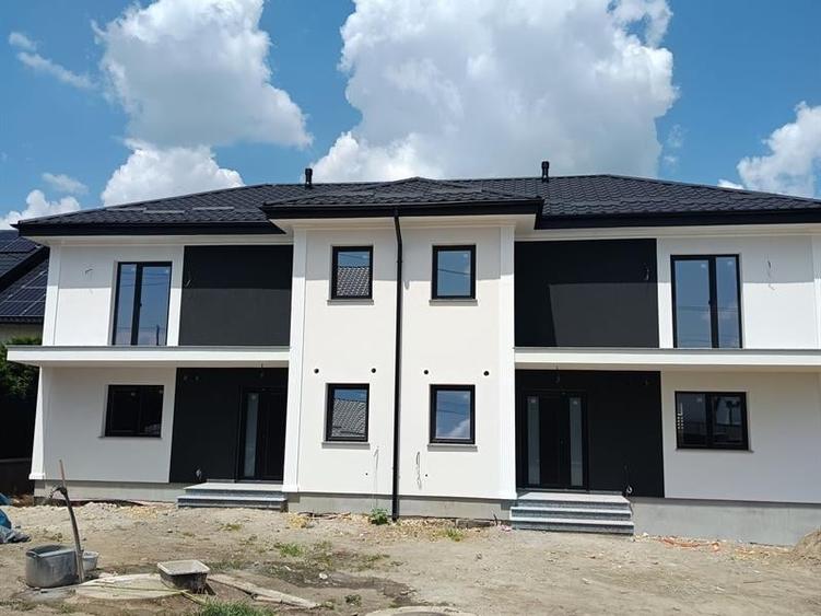 Duplex cu 3 camere cu Teren 250 Mp în Exterior Vest