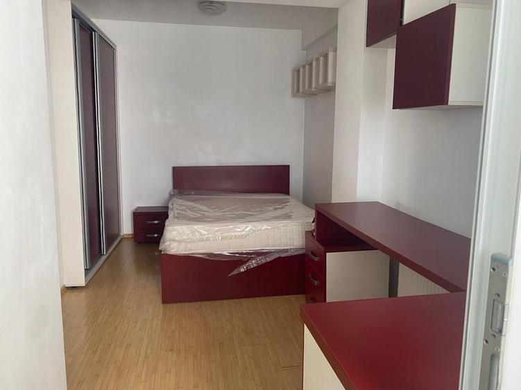Apartament cu 3 camere decomandat în Exterior Vest