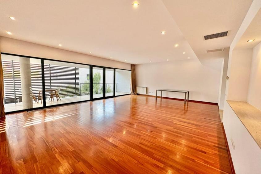 Apartament cu 4 camere decomandat, mobilat în Dorobanți