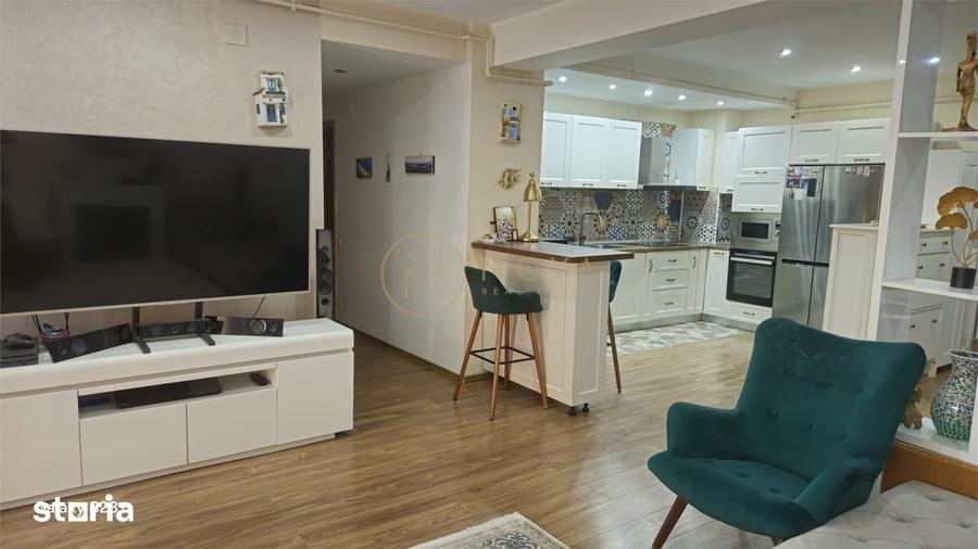 Apartament cu 4 camere decomandat, mobilat în Central