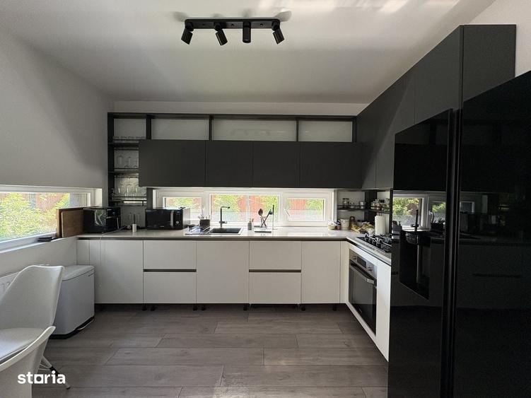 Casă cu 4 camere în Berceni