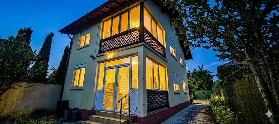 Casă cu 5 camere cu Teren 891 Mp în Central