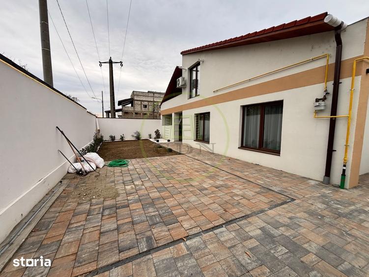 Casă cu 6 camere cu Teren 400 Mp în Romanești