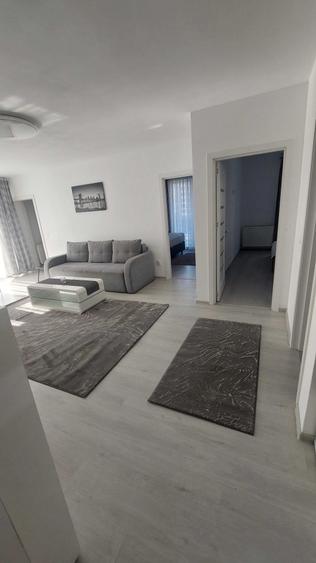 Inchiriez apartament 3 camere - 4