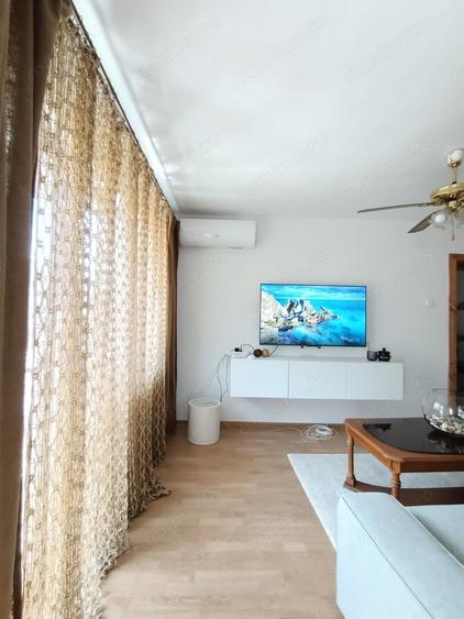 Apartament cu 3 camere semidecomandat, mobilat în Central