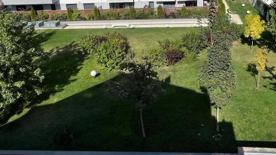 Apartament cu 3 camere semidecomandat în Domenii