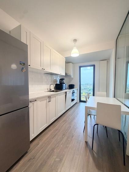 Apartament cu 3 camere semidecomandat, mobilat în Aviației