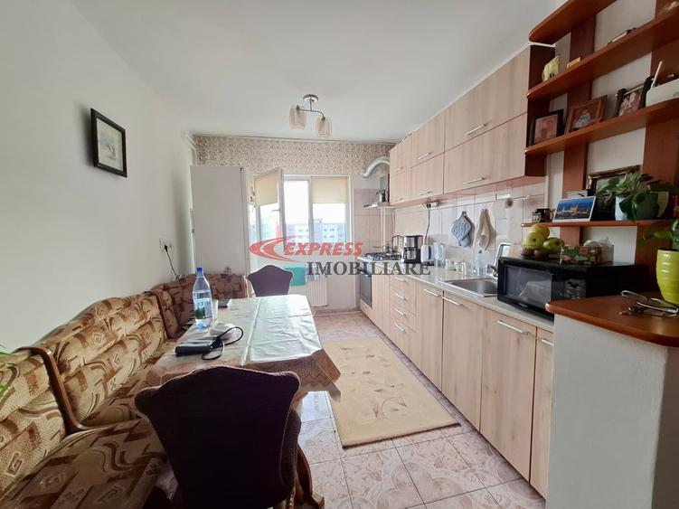 Apartament cu 3 camere decomandat, mobilat în Dristor