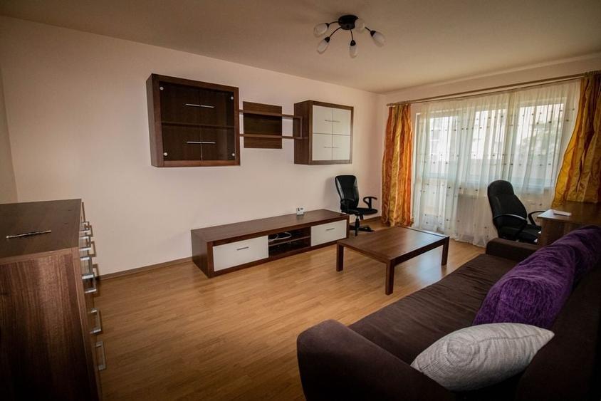 Apartament cu 3 camere decomandat în Zorilor
