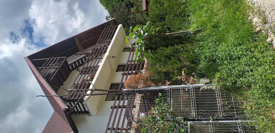 Casă cu 6 camere cu Teren 250 Mp în Central