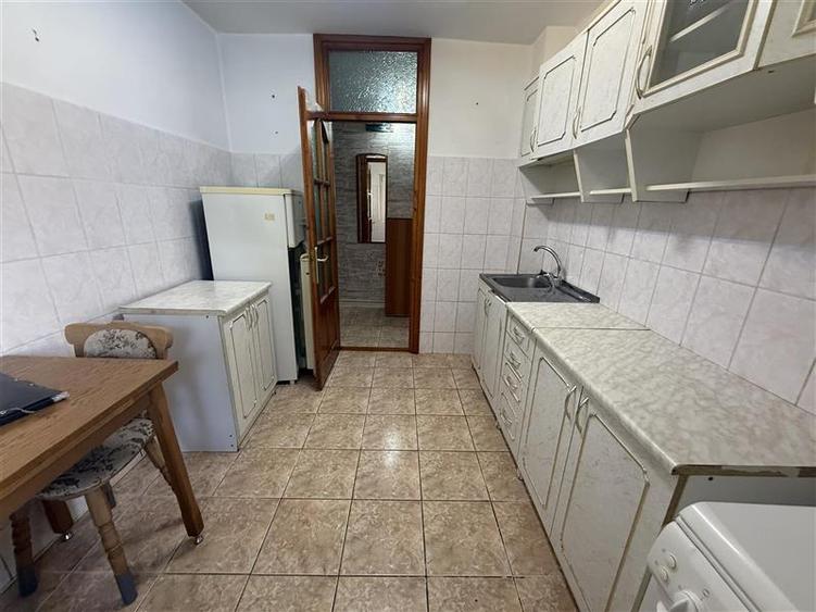 Apartament cu 2 camere semidecomandat în Mioriței