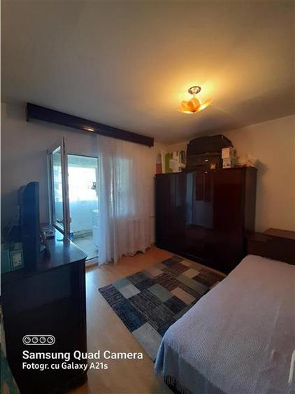 Apartament cu 3 camere decomandat în Malu Roșu