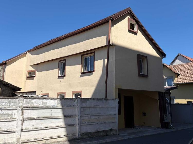 Casă cu 4 camere în Sângeorgiu de Mureș