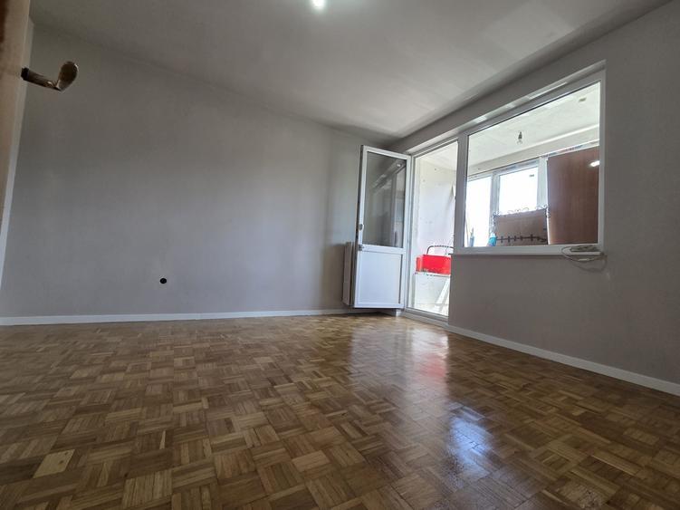 Apartament cu 2 camere semidecomandat în Centrul Civic