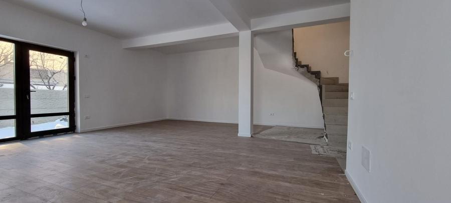 Casă individuală cu 5 camere cu Canalizare în Nord