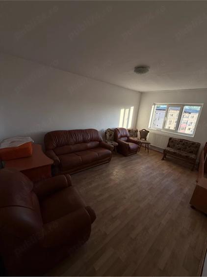 Apartament cu 3 camere decomandat în Micro 12