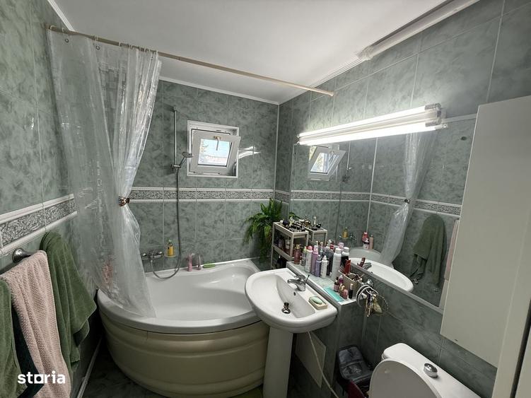 Apartament cu 4 camere decomandat în Central