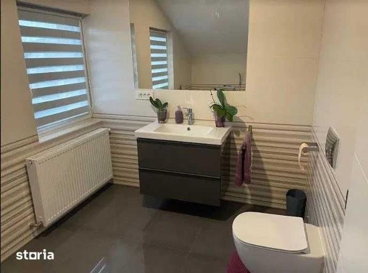 Apartament cu 4 camere decomandat în Florești